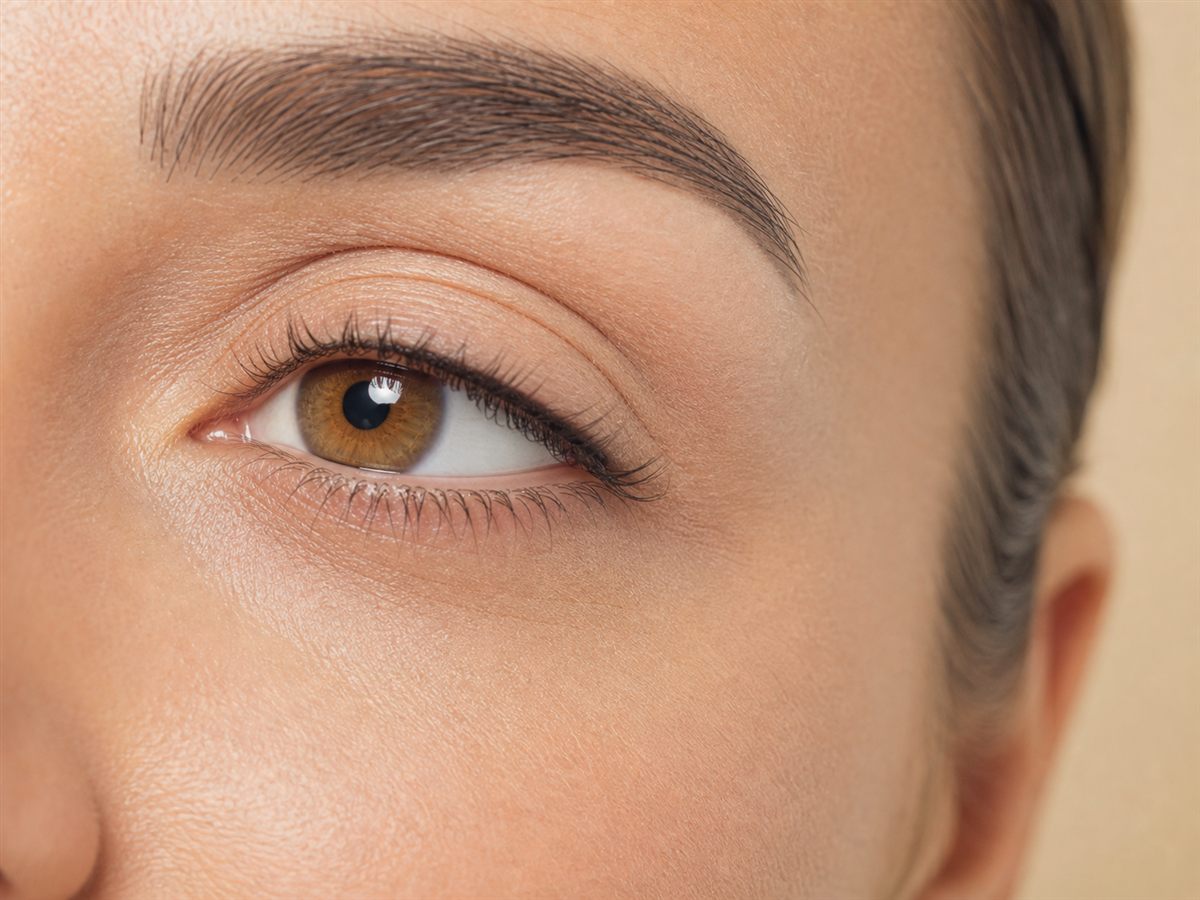 Refined eyeliner and brow detail